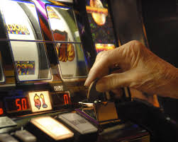 DAL 2017 DICHIARAZIONI IRAP PIÙ PESANTI PER LOCALI CON SLOT MACHINES E VIDEOLOTTERIE