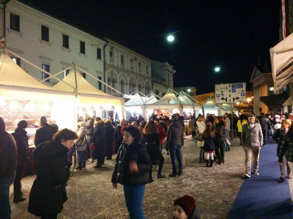 CIOCCOLATO IN PIAZZA, SUCCESSO DELL’ISOLA PEDONALE