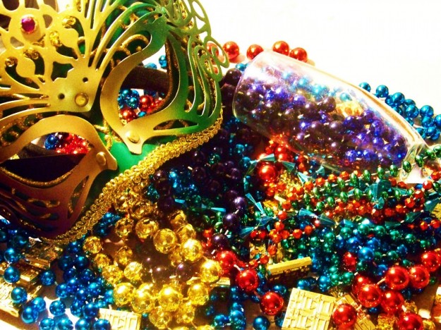 SEQUESTRATI DUE MILIONI DI FALSI VESTITI DI CARNEVALE