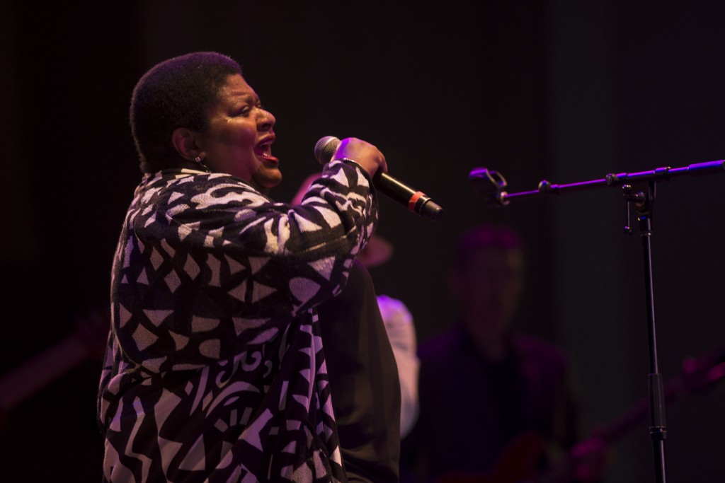 COMINCIA L’ACUSTICA BLUES EXPERIENCE AL TEATRO ASTRA, SUL PALCO DEITRA FARR