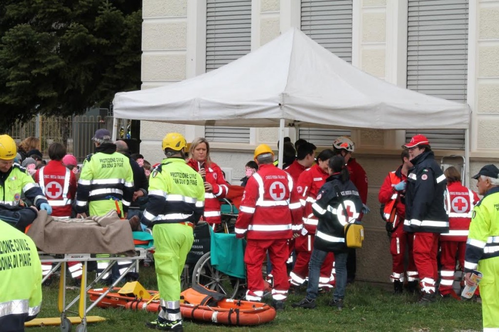 SIMULAZIONE DI EVACUAZIONE RIUSCITA ALLA SCUOLA “DE AMICIS”; GRANDE INTERESSE DEGLI ALLIEVI