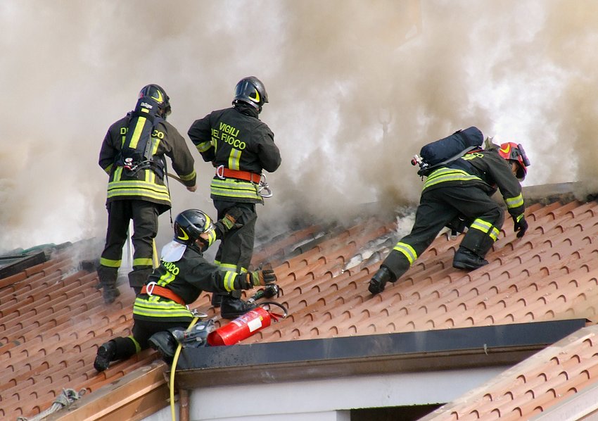 INCENDIO DOLOSO ALL’EX “FOTO TERREO”, LA POLIZIA LOCALE MONITORA LE TELECAMERE DI SICUREZZA