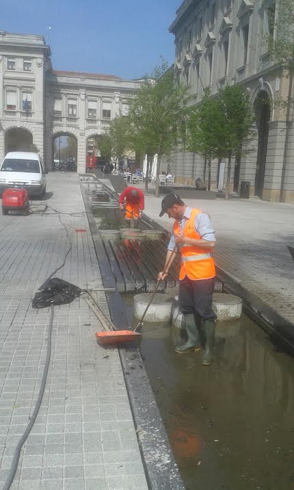 PULIZIA DELLA FONTANA DI PIAZZA INDIPENDENZA