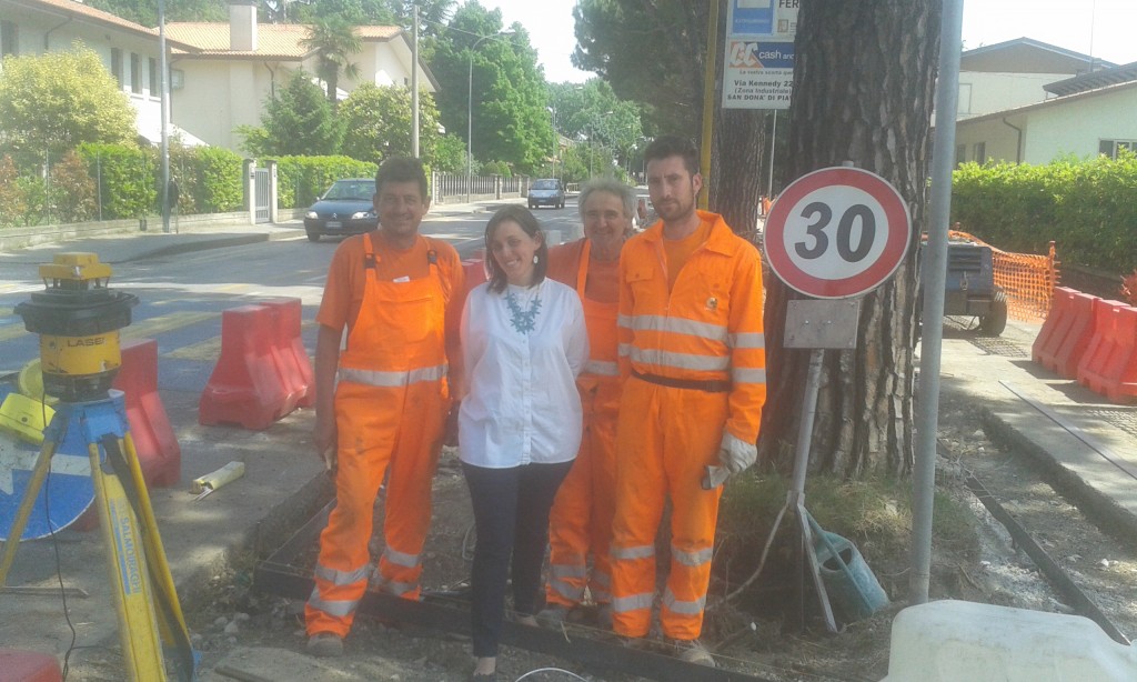 DEMOLITI I DOSSI CREATI DAGLI ALBERI SU VIALE PRIMAVERA