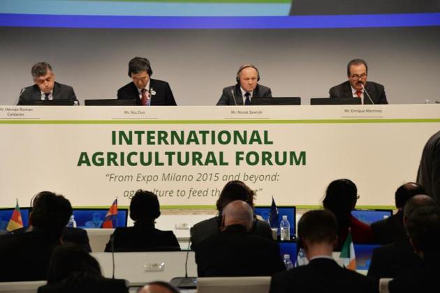 IL COMMISSARIO EUROPEO PHIL HOGAN VISITA IL FORUM INTERNAZIONALE DELL’AGRICOLTURA