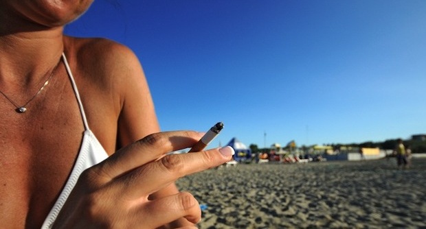 FUMO PASSIVO IN SPIAGGIA, BIBIONE SI CONFERMA “SMOKE FREE BEACH”