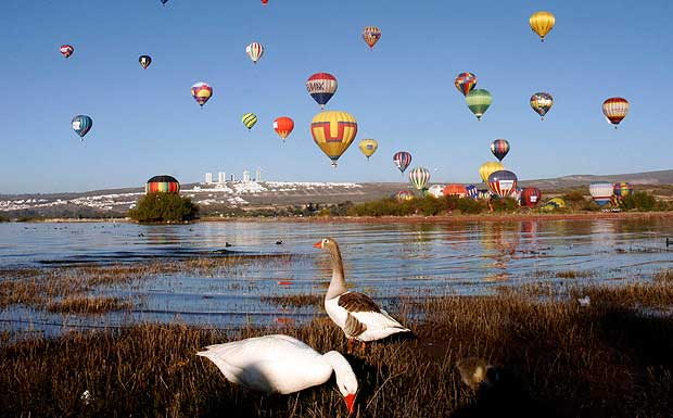 METEO AVVERSO, MONGOLFIERE RINVIATE