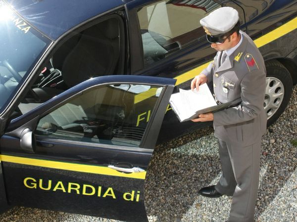 SCOPERTI DIECI LAVORATORI IRREGOLARI, BLITZ DELLA GDF