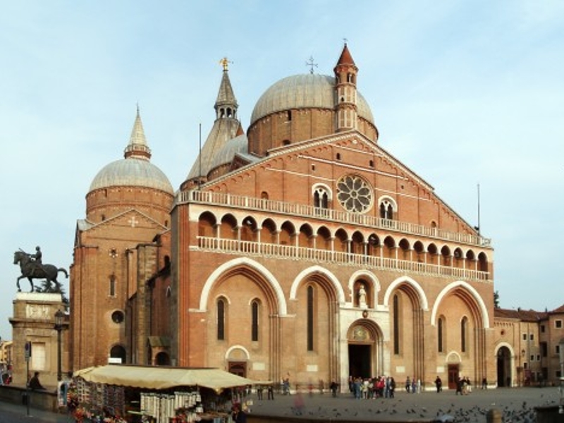 GIUBILEO, APERTA PORTA DEL SANTO DI PADOVA