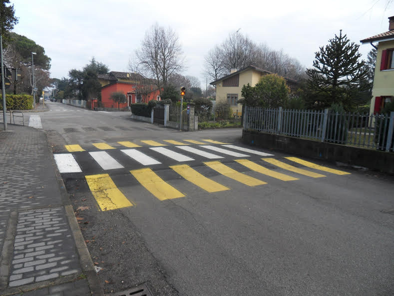 NUOVI ATTRAVERSAMENTI E DIECI POSTI AUTO