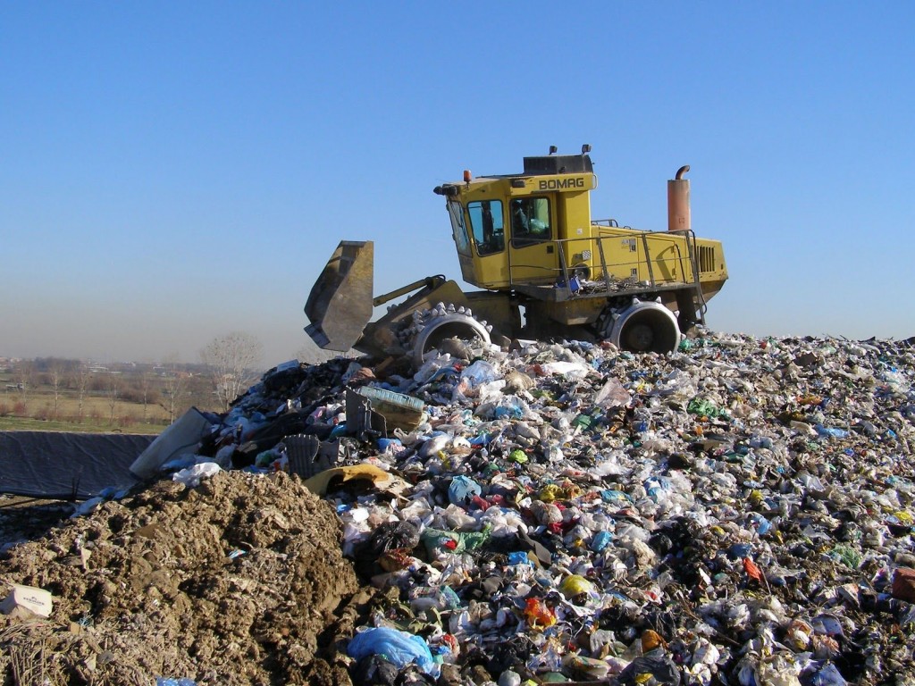 DISCARICA INTERRATA IN ZONA COMMERCIALE: ESISTE DA ALMENO 20 ANNI