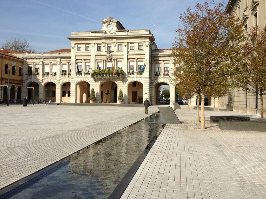 LICEO CLASSICO “E. MONTALE”: LA CLASSE IV^C VINCITRICE DEL PRIMO PREMIO AL CERTAMEN MAGNA GRAECIA IN VISITA AL CONSIGLIO COMUNALE