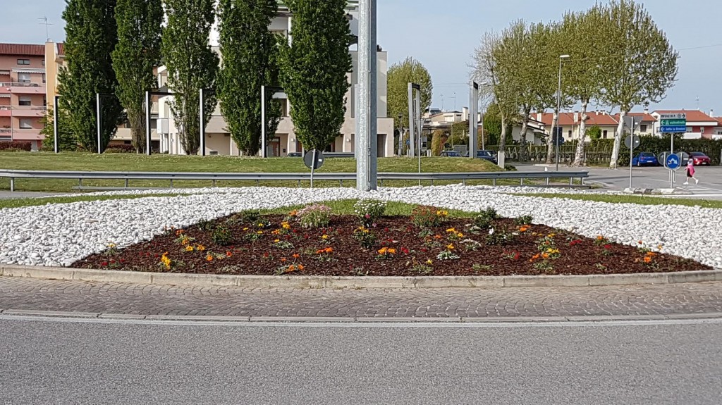 ULTIMATI I LAVORI DI ABBELLIMENTO ALLA ROTATORIA D’INGRESSO A MUSILE