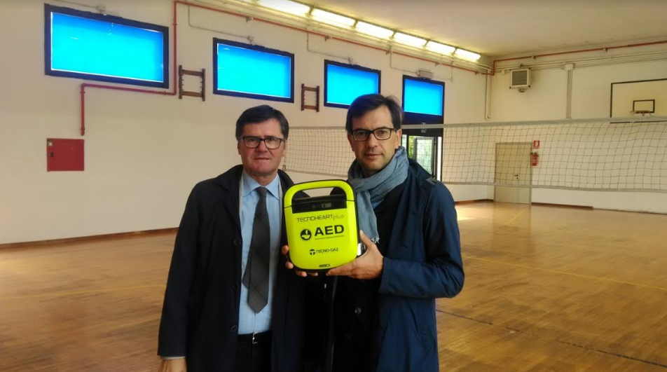 SCUOLE: CONSEGNATI DEFIBRILLATORI ALLE PALESTRE SCOLASTICHE