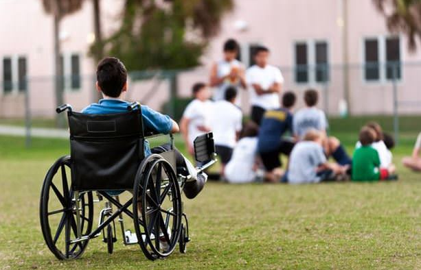 ALUNNO DISABILE ISOLATO DALLA CLASSE A CAUSA DEL MONTASCALE ROTTO, ZAIA: “VICENDA VERGOGNOSA”