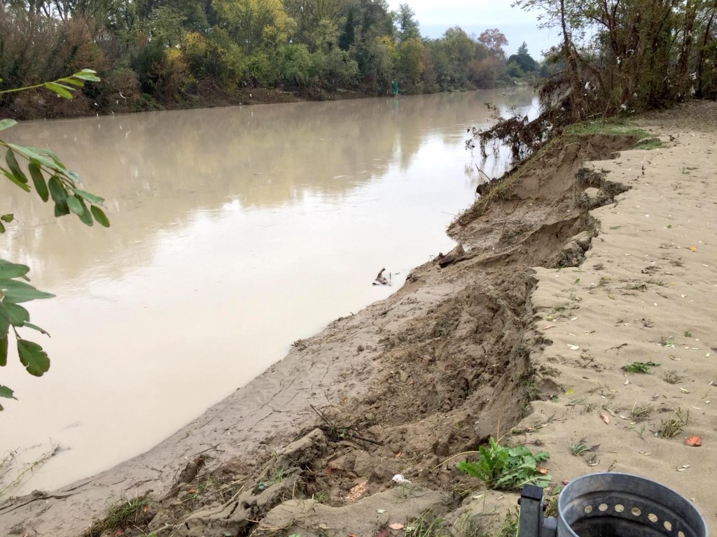 PERCORSI LUNGO LA PIAVE: GRAVI DANNI DOPO LA PIENA DEI GIORNI SCORSI; TECNICI DEL BIM AL LAVORO PER RIPRISTINARE LA VIABILITÀ