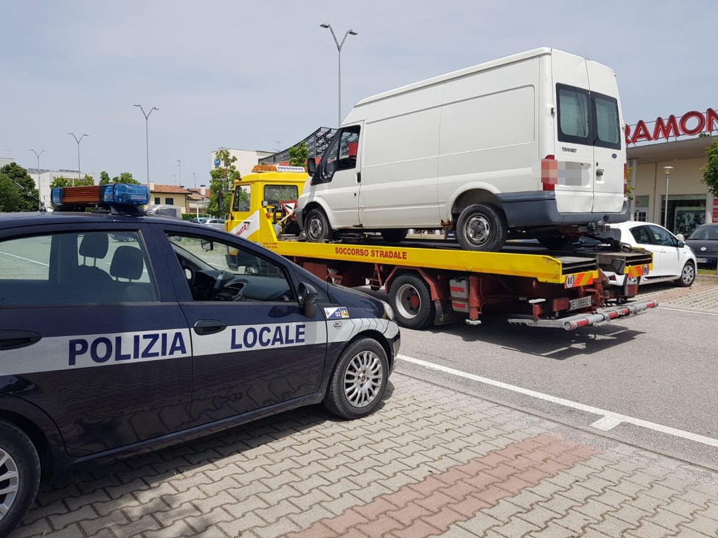 ANCORA CONTROLLI DELLA POLIZIA LOCALE DI SAN DONA’ DI PIAVE – FERMATO AUTOTRASPORTATORE ABUSIVO