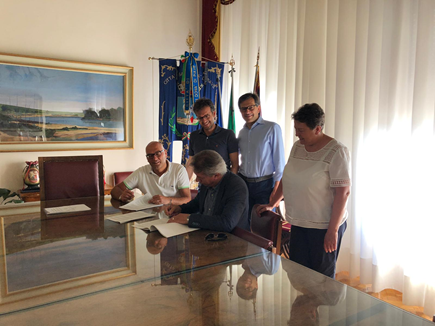 SCUOLA MEDIA ROMOLO ONOR: RIQUALIFICATO IL PARQUET DELLA PALESTRA GRAZIE A UN NUOVO PATTO DI COLLABORAZIONE