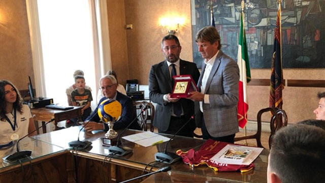 VOLLEY: IL VICEPRESIDENTE DEL VENETO, GIANLUCA FORCOLIN, RICEVE LE SELEZIONI VENETE VINCITRICI