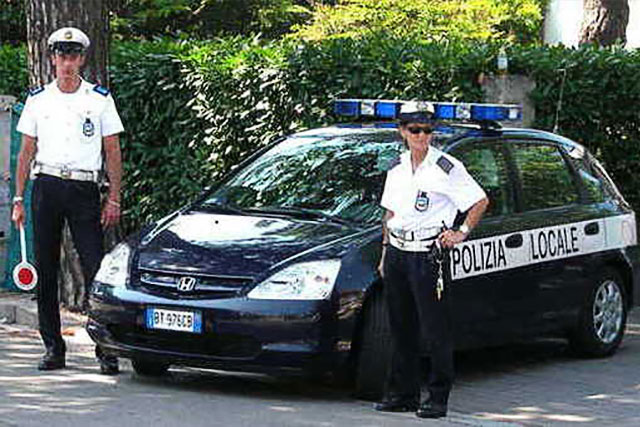 JESOLO : FERMATO PER UN CONTROLLO VIENE  DENUNCIATO PER POSSESSO DI STUPEFACENTI