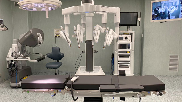 SANITA’. A PORTOGRUARO ARRIVA IL ROBOT CHIRURGICO DA VINCI. GIA’ INSTALLATO, SARA’ OPERATIVO A BREVE. ZAIA,  “LOTTIAMO CON IL COVID, MA GUARDIAMO SEMPRE AL FUTURO. MACCHINE ED ECCELLENZE OVUNQUE, NON SOLO NEI GRANDI OSPEDALI”