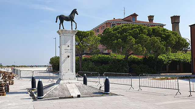 IL MERCATO SERALE DEL VENERDÌ RITORNA IN CENTRO A CAVALLINO