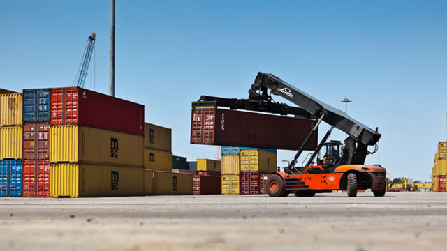 A VENEZIA RAGAZZA DI 23 ANNI PRIMA DONNA MOVIMENTATRICE DI CONTAINER. ZAIA, “BRAVA GIULIA BELLO, TESTIMONIAL VIRTUOSA DELL’8 MARZO”