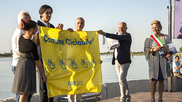 BANDIERA GIALLA E CICLABILITÀ SICURA: CAVALLINO-TREPORTI PERSEVERA SULLA MOBILITÀ SLOW