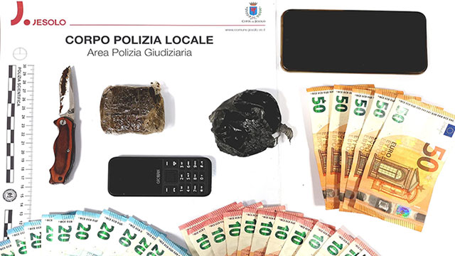 LOTTA ALLO SPACCIO A JESOLO: SEQUESTRATI OLTRE MEZZO ETTO DI HASHISH E PIÙ DI 500 EURO IN CONTANTI