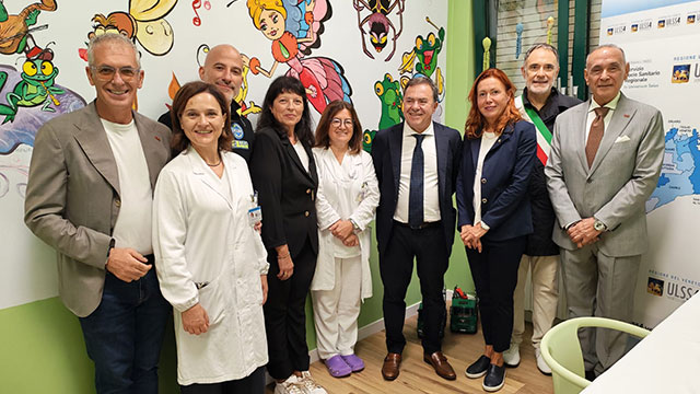 OSPEDALE DI PORTOGRUARO, NUOVE DONAZIONI PER LA PEDIATRIA: UN ECOGRAFO DI ULTIMA GENERAZIONE E UNA SALA D’ATTESA PROTETTA